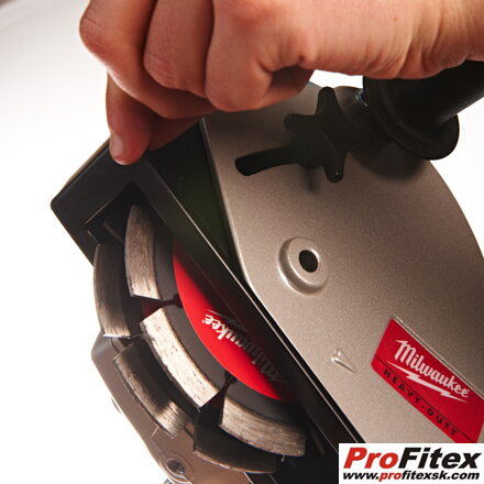 MILWAUKEE WCE 30 1500 W 125 mm (30 mm kapacita rezania) drážkovacia fréza (4933383855)